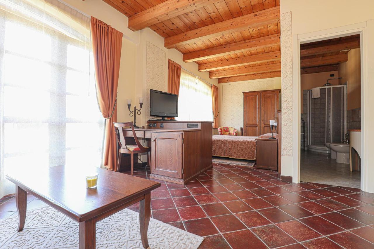 Cascina Giuli Villa อัลบา ภายนอก รูปภาพ